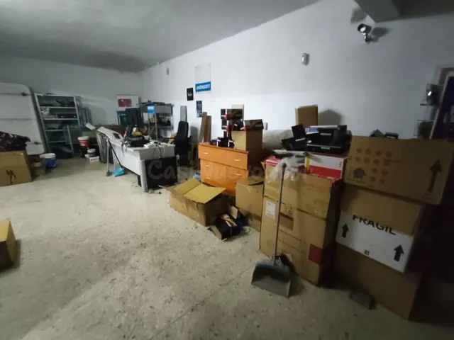 Se vende amplio local en el centro de Cáceres – 220 m2 ideal como almacén o negocio — 4