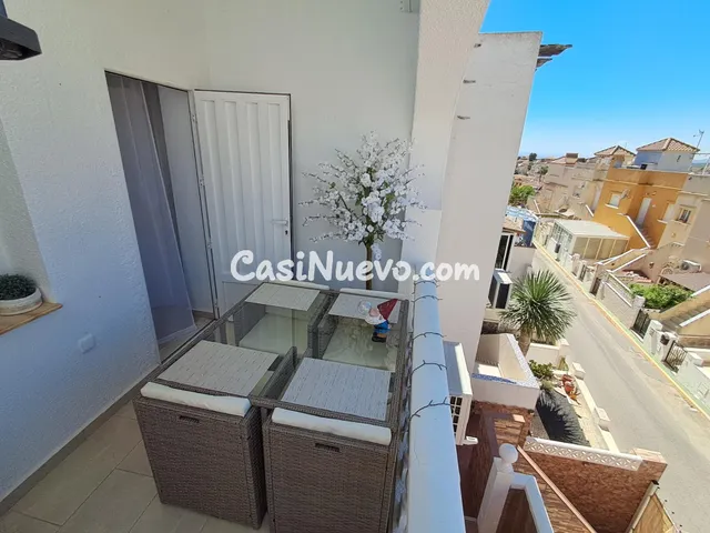 Elegante vivienda en Villamartín con terraza privada en la a - foto 5