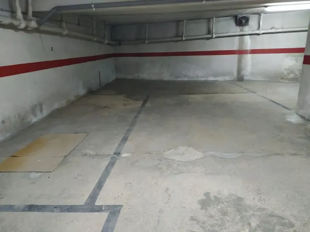 Urbis te ofrece dos estupendas plazas de garaje en venta en zona Garrido Sur, Salamanca. — 4