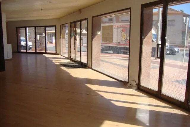 Local comercial 195m² en venta - Ensanche - foto 3