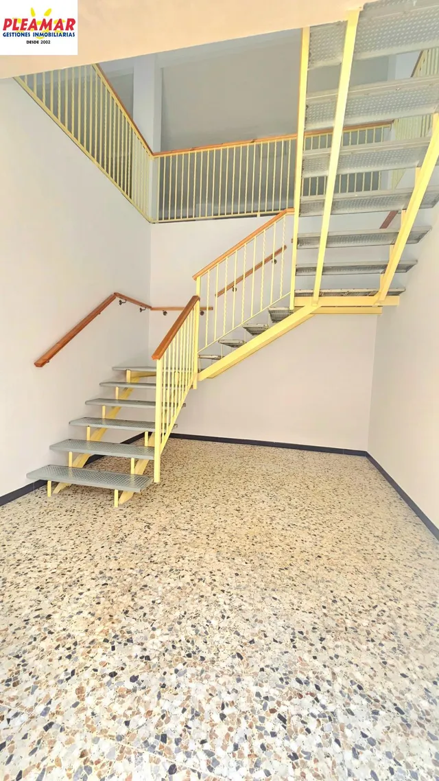 LOCAL COMERCIAL DE DOS PLANTAS DE 500 M2           ZONA CENTRO — 7