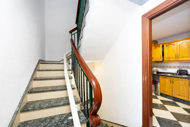 Casa de 5 plantas con 6 dormitorios, terrazas y vistas en Lanjarón – Granada — 16