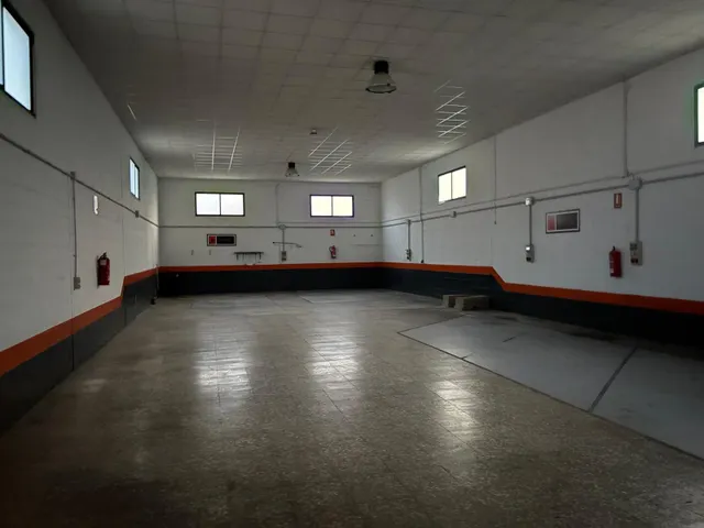 NAVE INDEPENDIENTE DIÁFANA DE 350M2 — 12