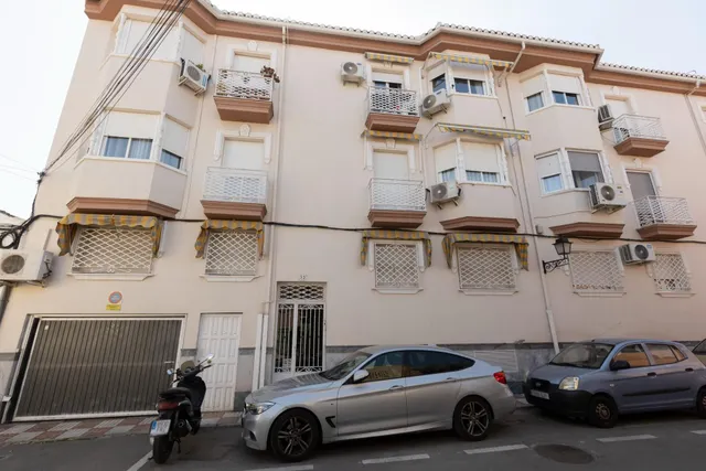 Plaza de aparcamiento de 25 m2 en Armilla (Granada) – acceso por calle málaga — 5