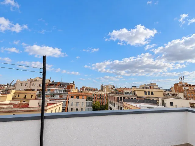 Descubre tu próximo hogar en Barcelona en calle Riera Alta — 17