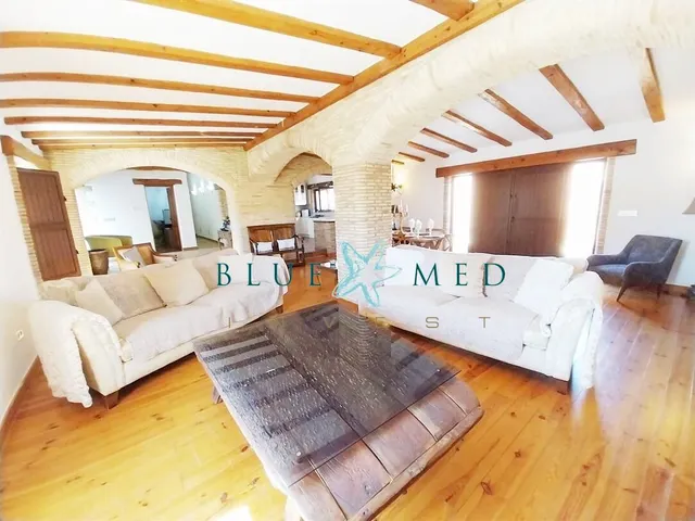 Sorprendente casa de campo con 4 dormitorios y 3 baños. — 10