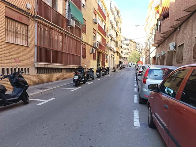 SE VENDE LOCAL PARA HACER TRASTEROS EN MUY BUENA ZONA - foto 2