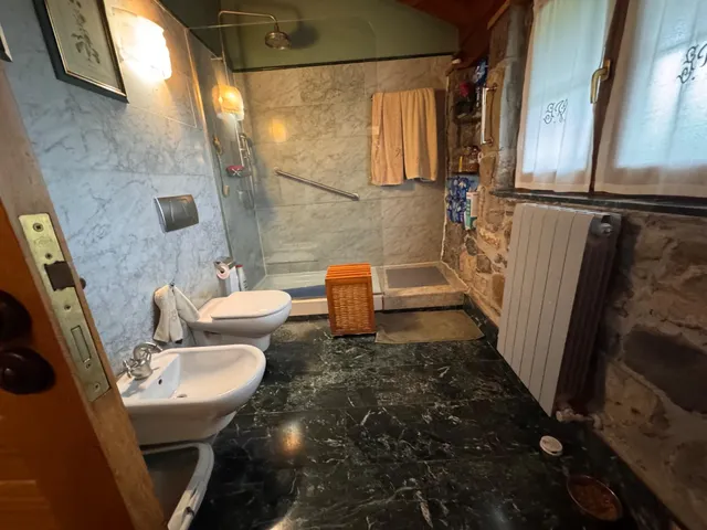 Exclusivo Chalet Reformado en Barrika con Vistas al Mar y Amplias Instalaciones — 16