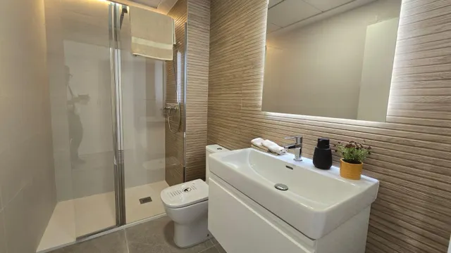 VIVIENDA CON   PISCINA, 96 M2 de TERRAZA — 13