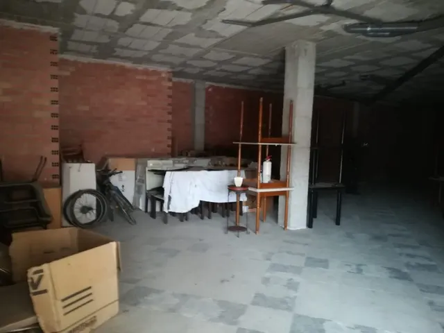 Se vende local cormercial de 303 m2 en Elda. — 6