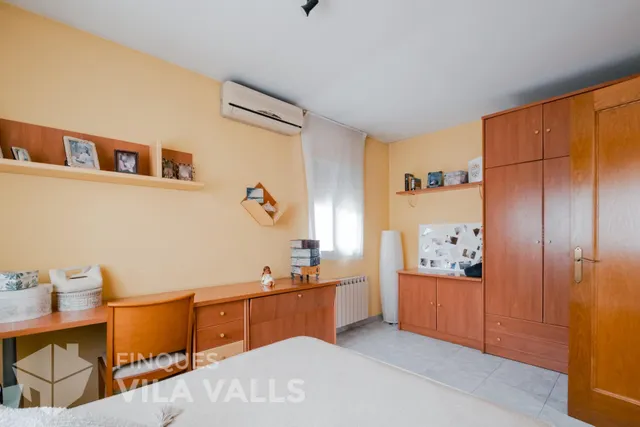 Casa con terraza, jardín y amplios espacios — 37