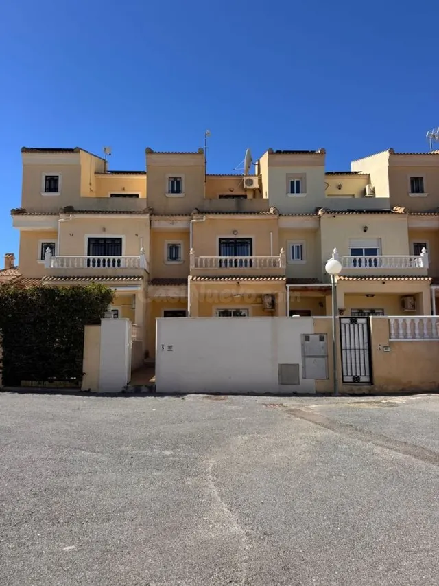 Casa 3 habitaciones 140m² en venta - Lomas de Don Juan - foto 2