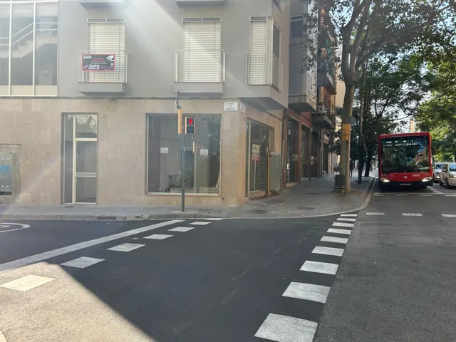 LOCAL COMERCIAL DE OBRA NUEVA A ESTRENAR EN PLENA CALLE NAVAS DE TOLOSA, ESQUINA CON BESALÚ — 18