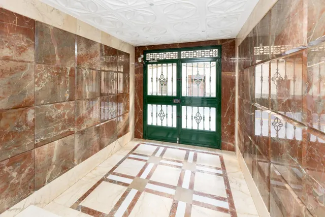 Venta de piso de 4 dormitorios y 2 baños en Granada (Zona Centro) — 24