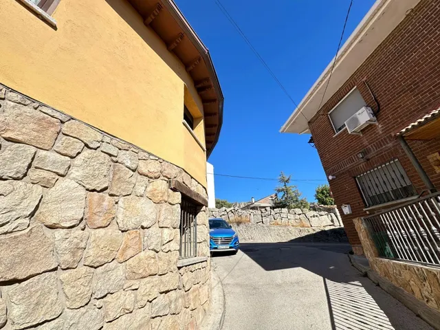 SINGULAR CASA CON DOS VIVIENDAS EN LA CABRERA — 17
