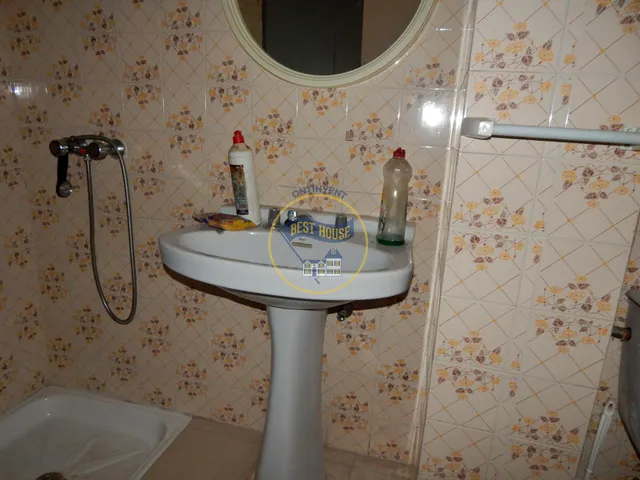 Dos locales colindantes, con patio, en Ontinyent. — 6
