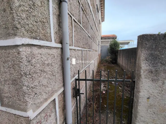 Casa de piedra con patio. centro de xinzo de limia. — 27