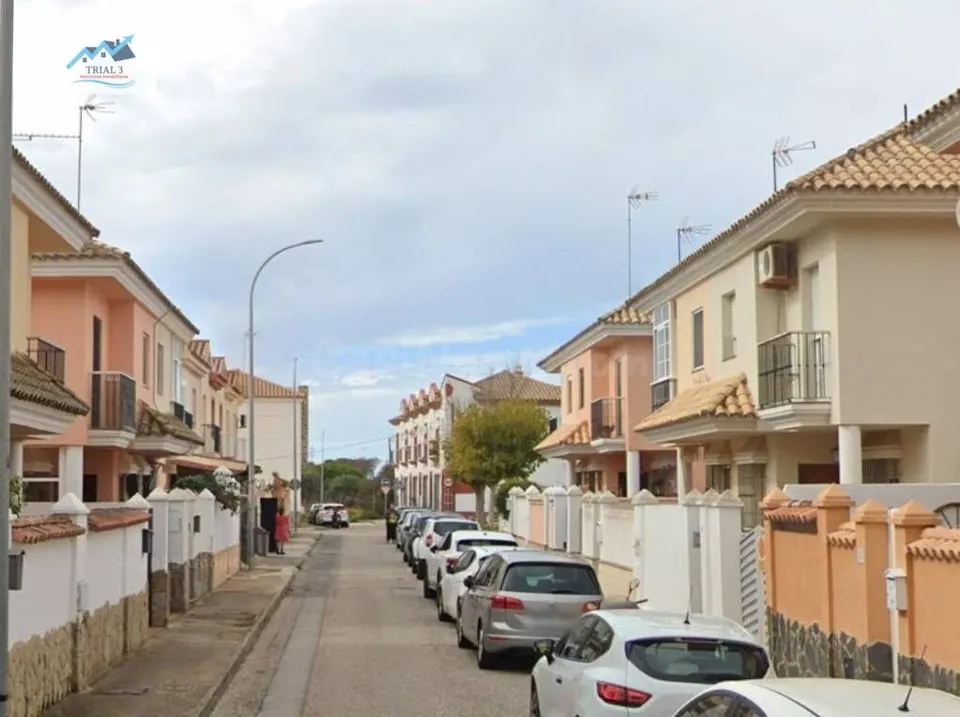 Venta de 4 Casas Adosadas + 19 Garajes en Puerto Real (Cádiz)
