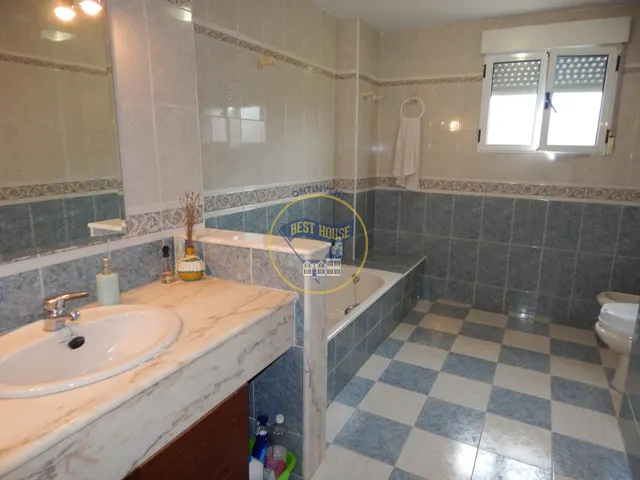 CHALET CON PISCINA Y VISTAS PRIVILEGIADAS. — 14