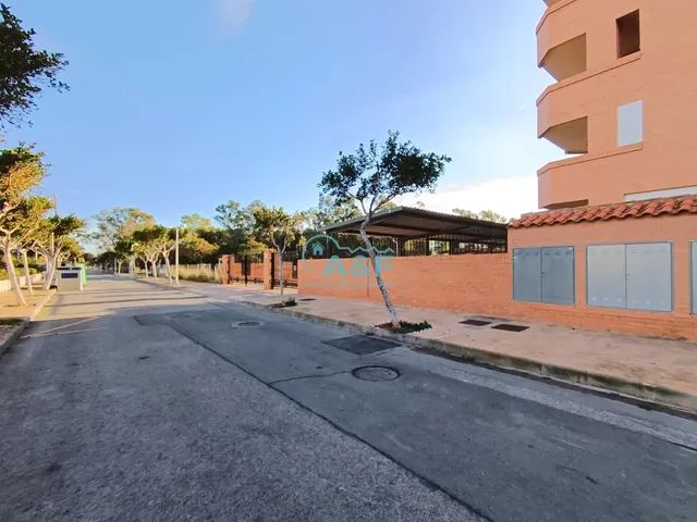AYF VENDE GARAJE EN EDIFICIO PLAYA DORADA — 15
