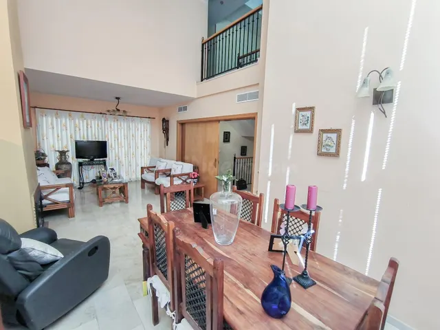 Gran chalet independiente de 5 dorm. en zona Av. Coloma La N - foto 5