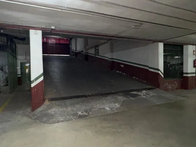 Seminuevo con terraza, piscina, parking y trastero — 23