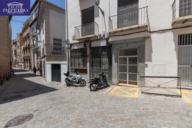 Invierte en una ubicación privilegiada en el corazón de Granada — 28