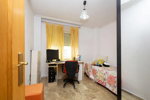 Piso de dos dormitorios en Sanders, en urbanización privada con piscina, pistas de padel, plaza de garaje y trastero — 16