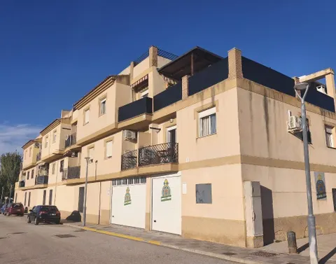 PISO CON TERRAZA, GARAJE Y TRASTERO!!