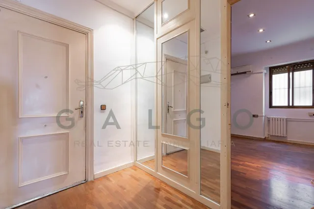 Piso a la venta junto a la plaza del ayuntamiento — 43