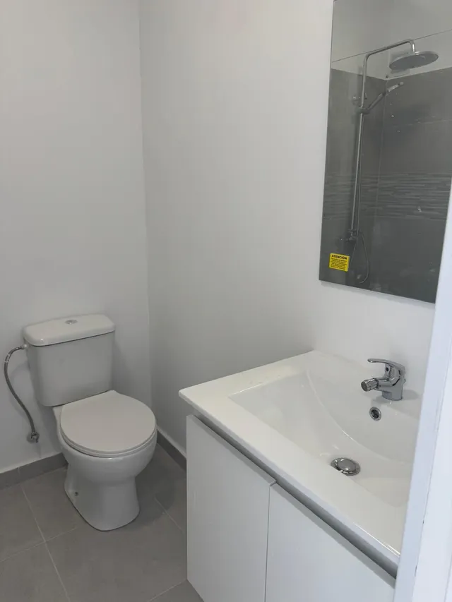 PISO EN VENTA DE 4 DORMITORIOS Y 2 BAÑOS — 10