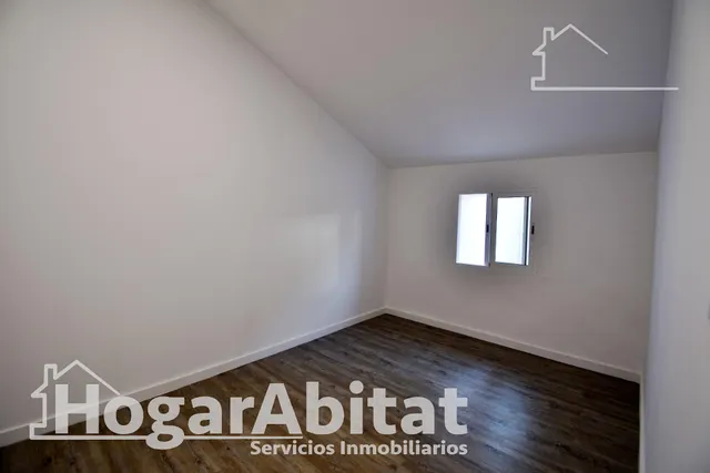 AMPLIA Y BONITA CASA REFORMADA CON 2 TERRAZAS — 25