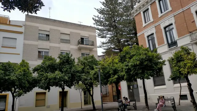 Plaza El Banco, local comercial en planta baja. — 8