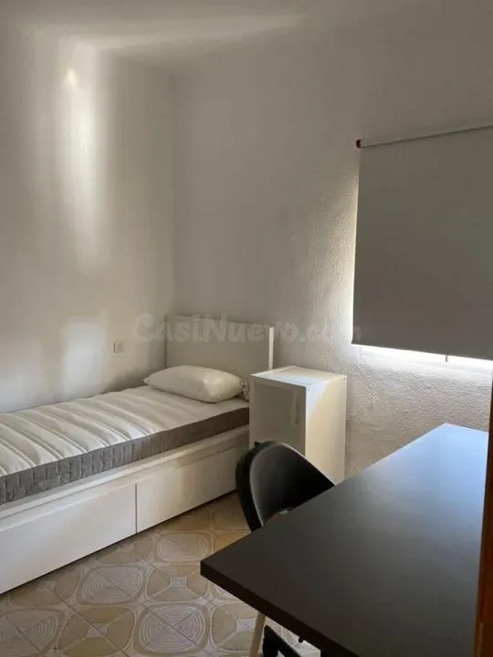 Piso para estudiantes en La Chana (Calle Sagrada Familia) – 4 habitaciones exteriores, aire acondicionado y muy luminoso (REF: DLR 870) — 17
