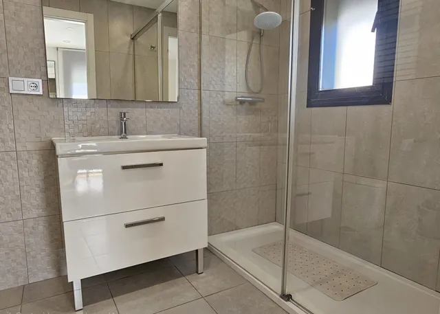 Vivienda unifamiliar pareada en urbanización de 18 vecinos, de 2019, con 230 m2 construidos, 200 m2 de jardín y piscina comunitaria, ubicada en la mejor zona de Córdoba — 39