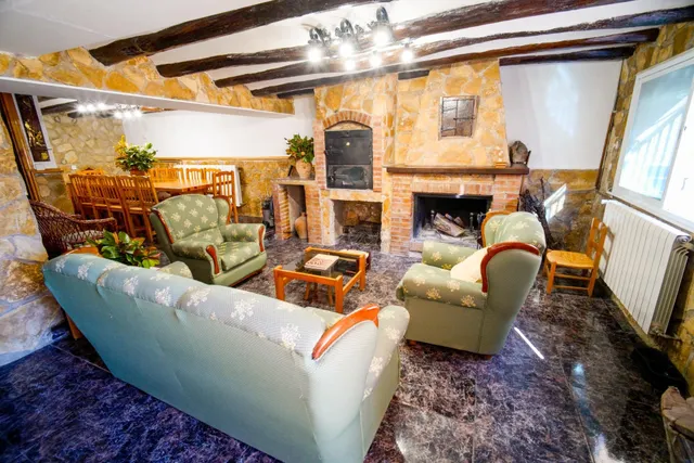 Amplia casa con patio en venta en Cabreton, La Rioja - foto 3