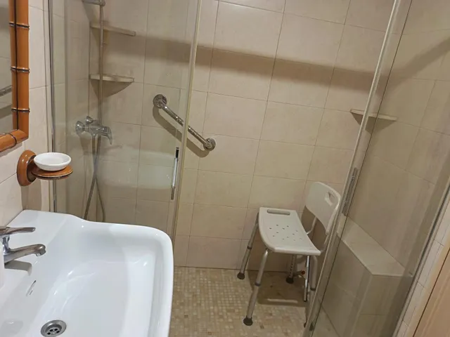 Se vende piso pegado al hospital con todos los servicios a mano — 21