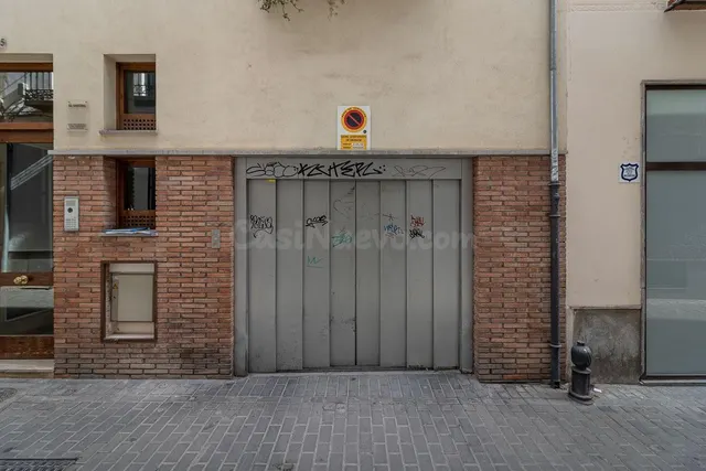 Plaza de garaje en el centro — 4