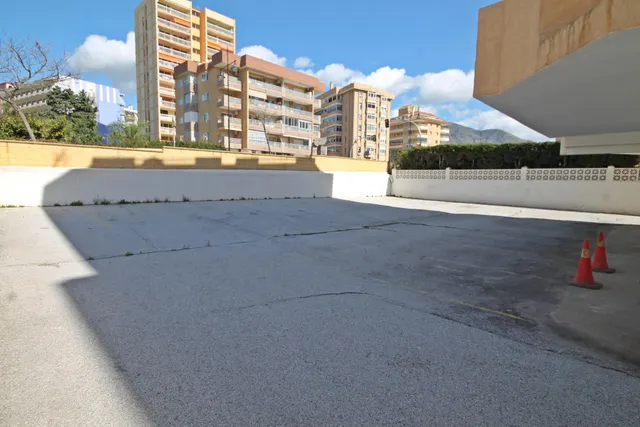¡Oportunidad única en el Paseo Marítimo, un dormitorio, terraza, parking, magníficas vistas al mar! — 19
