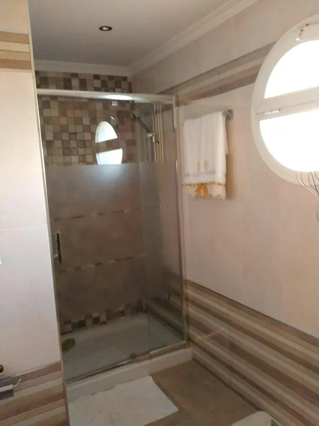 Chalet adosado con piscina y jardín en Urbanización San Luis, Málaga — 13