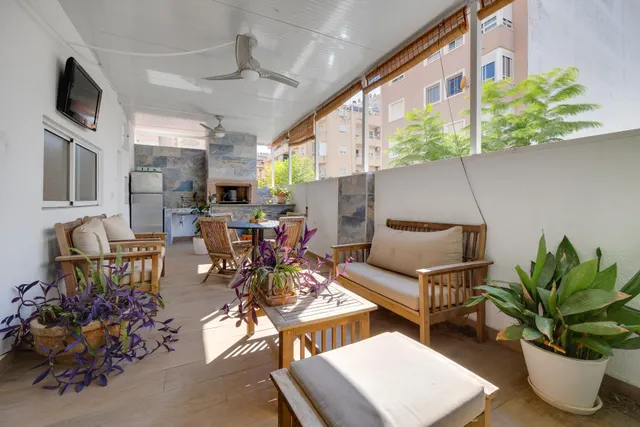 Exclusiva vivienda reformada en el corazón de Torrevieja con 3 amplios dormitorios — 28