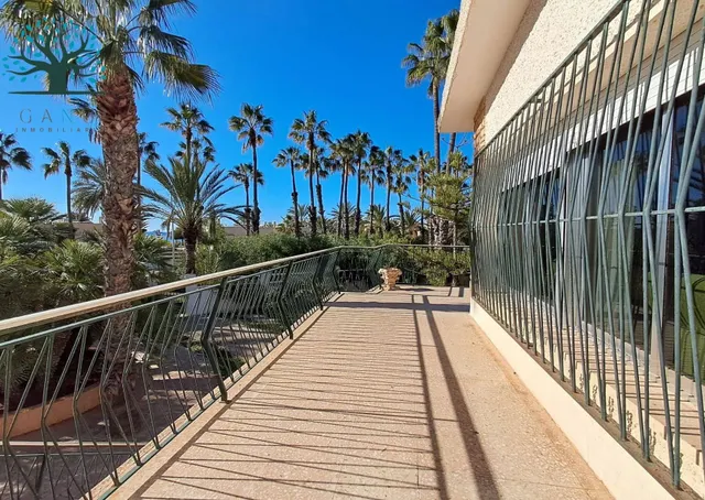 ESPECTACULAR CHALET A UN PASO DE LA PLAYA — 12