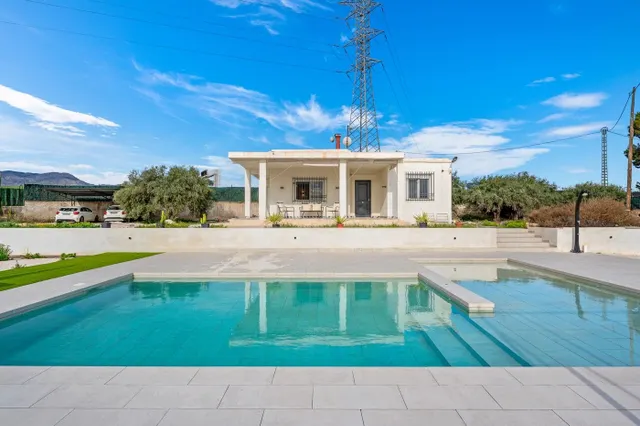 Casa con 3 dormitorios y piscina privada en gran parcela en  - foto 2