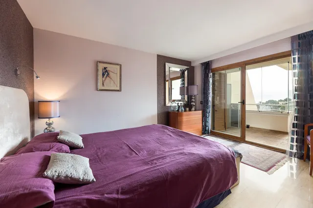 ÁTICO DE 4 habitaciones CON GRAN TERRAZA EN PLANTA, PARKING Y PISCINA COMUNITARIA EN CAS CATALÀ. — 20