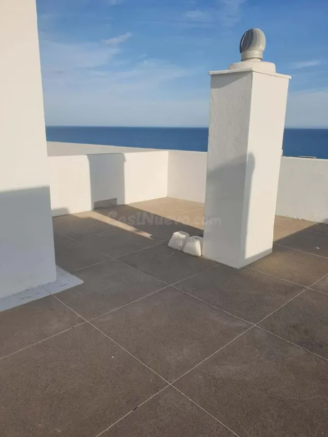 (HASTA 30 DE JUNIO) ÁTICO CON SOLARIUM 2º LÍNEA DE CARVAJAL - foto 2