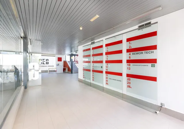 OFICINA EN EL CENTRO DE EMPRESAS GRANADA — 8