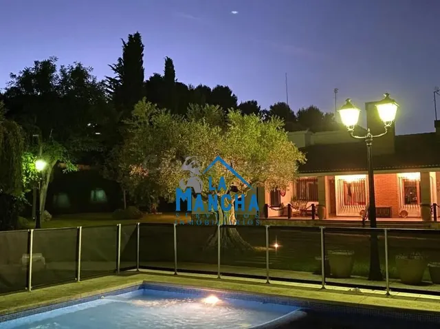 INMOBILIARIA LA MANCHA VENDE EXCLUSIVO CHALET EN LOS ALTO DE - foto 3