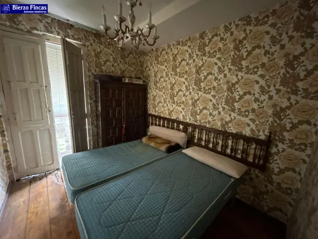 Se vende casa en Carracedelo — 27