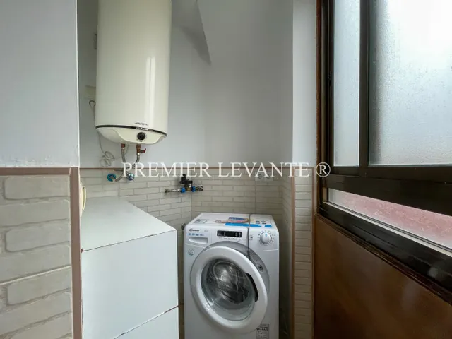 Vivienda en Centro, 4 hab y 2 baños, reformada, con ascensor. — 11