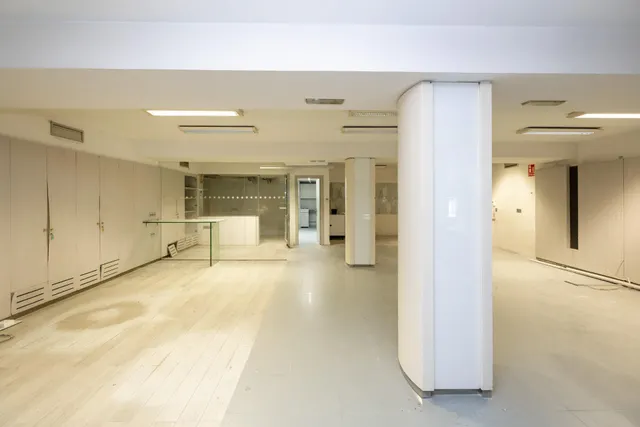 Local comercial con casi 1000 m2 en plena Gran via de Granada. Oportunidad única y exclusiva — 7
